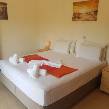 Melina'S Apartments Kalavárda Екстериор снимка