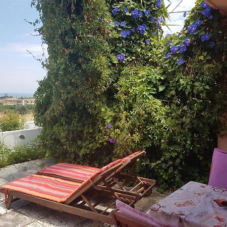 Melina'S Apartments Kalavárda Екстериор снимка