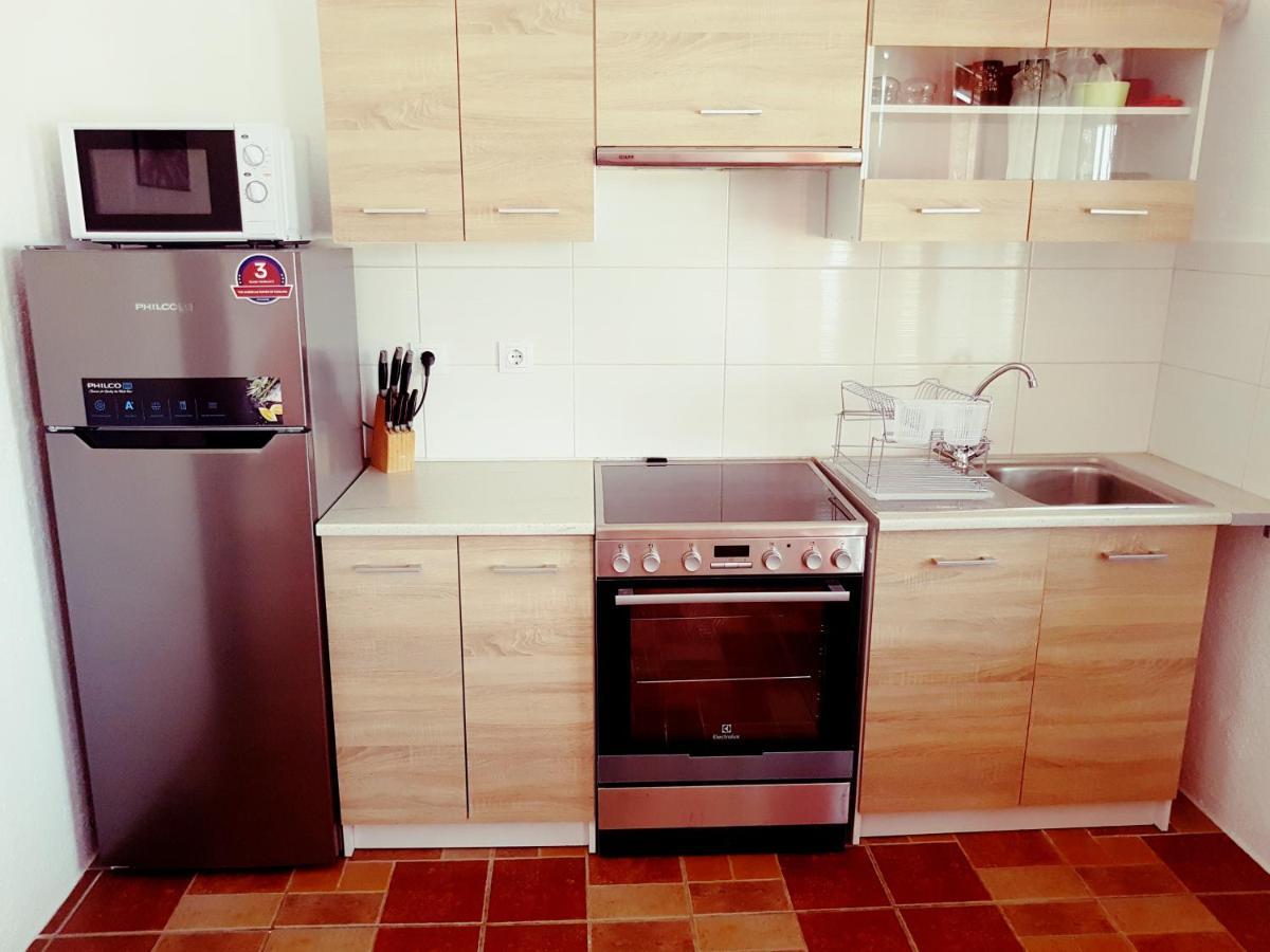 Melina'S Apartments Kalavárda Екстериор снимка