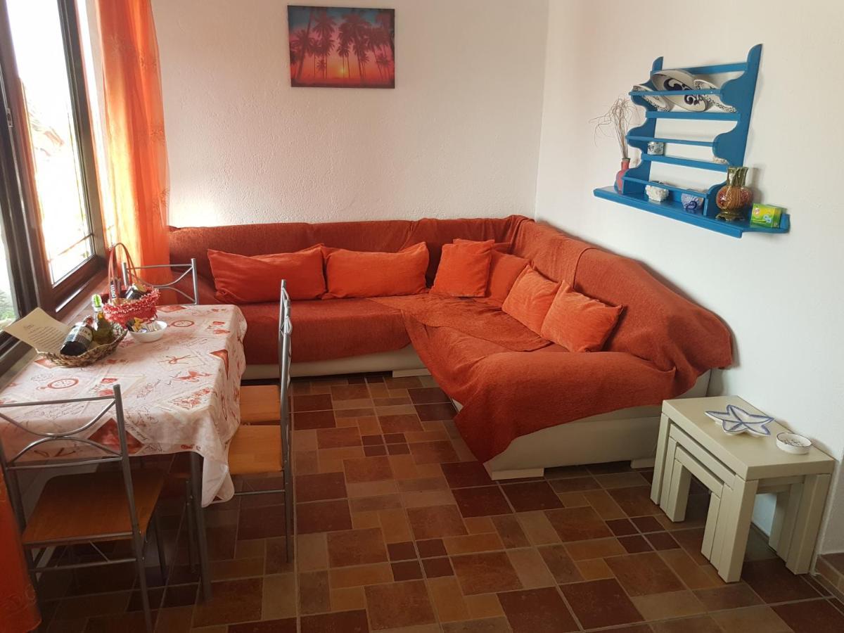 Melina'S Apartments Kalavárda Екстериор снимка