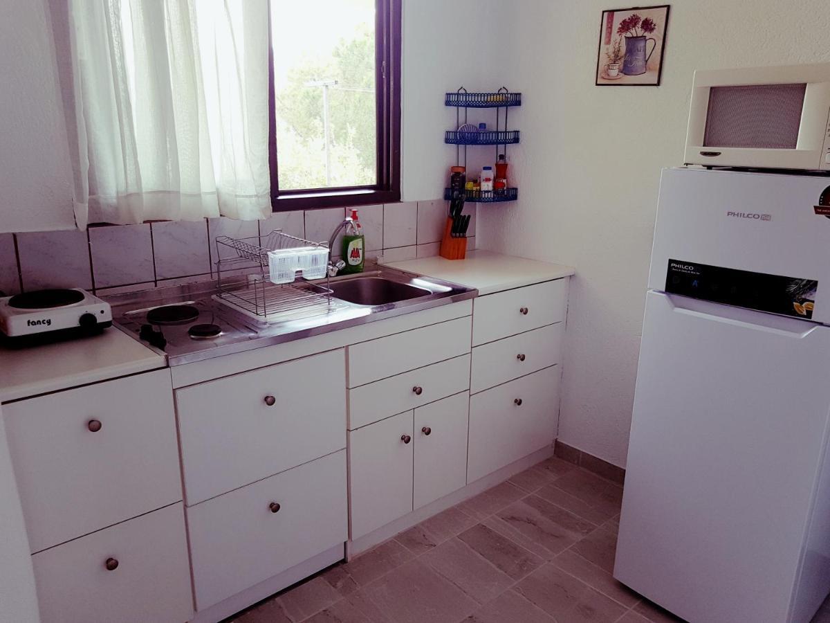 Melina'S Apartments Kalavárda Екстериор снимка