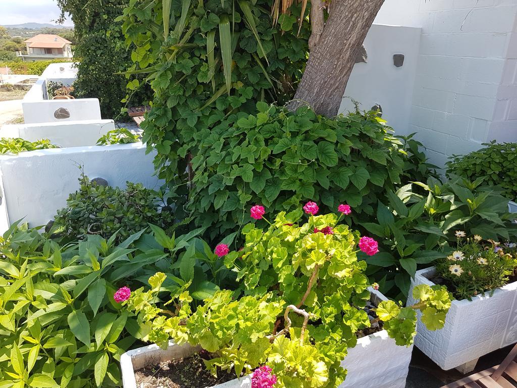 Melina'S Apartments Kalavárda Екстериор снимка