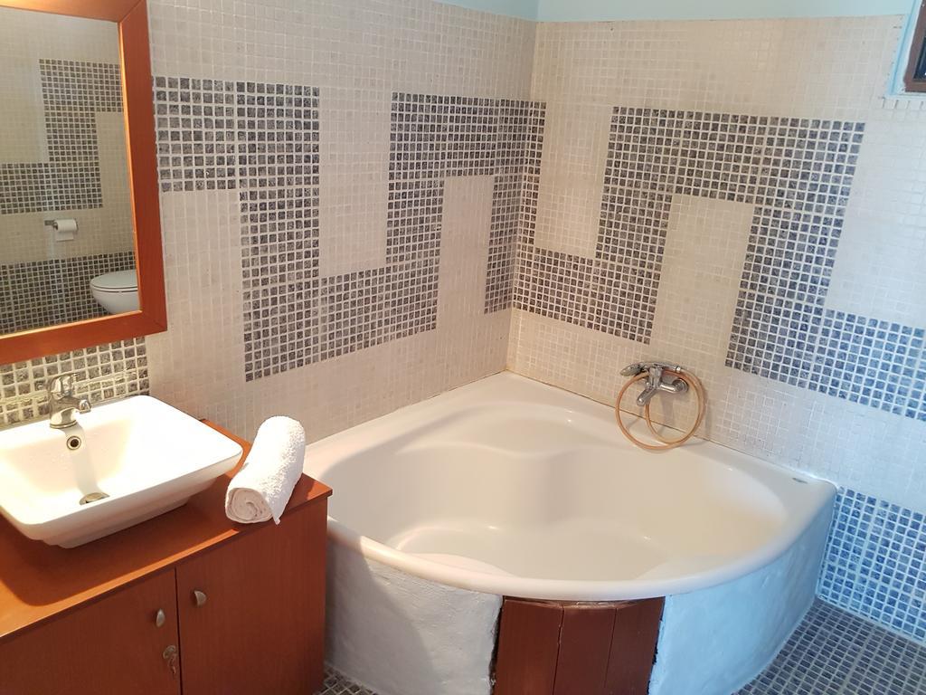 Melina'S Apartments Kalavárda Екстериор снимка