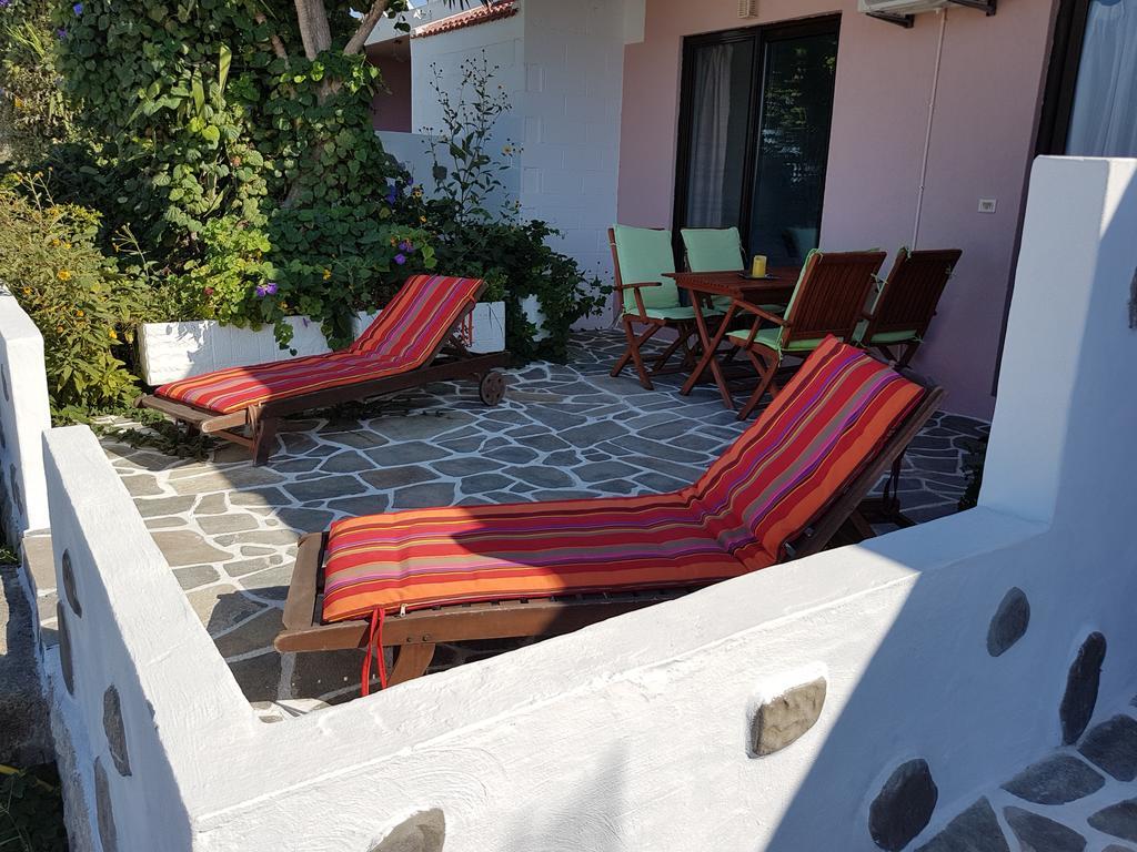 Melina'S Apartments Kalavárda Екстериор снимка