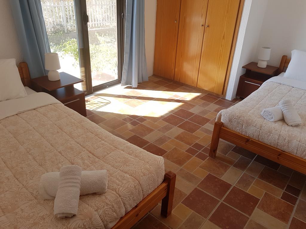 Melina'S Apartments Kalavárda Екстериор снимка