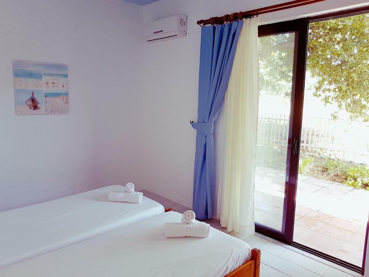 Melina'S Apartments Kalavárda Екстериор снимка
