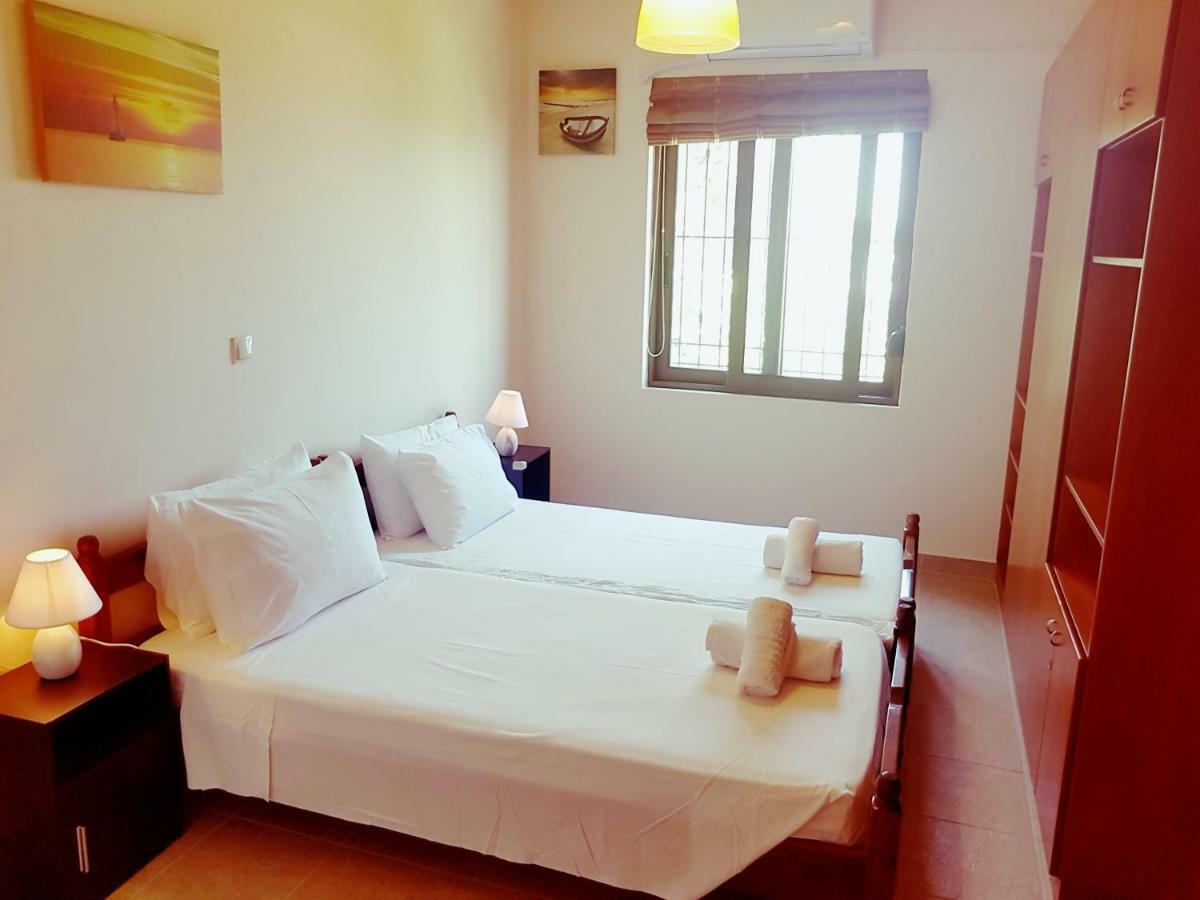 Melina'S Apartments Kalavárda Екстериор снимка