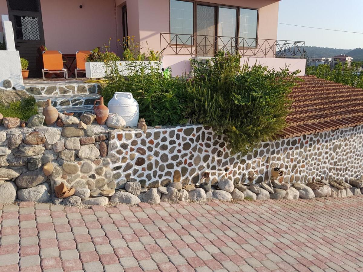 Melina'S Apartments Kalavárda Екстериор снимка