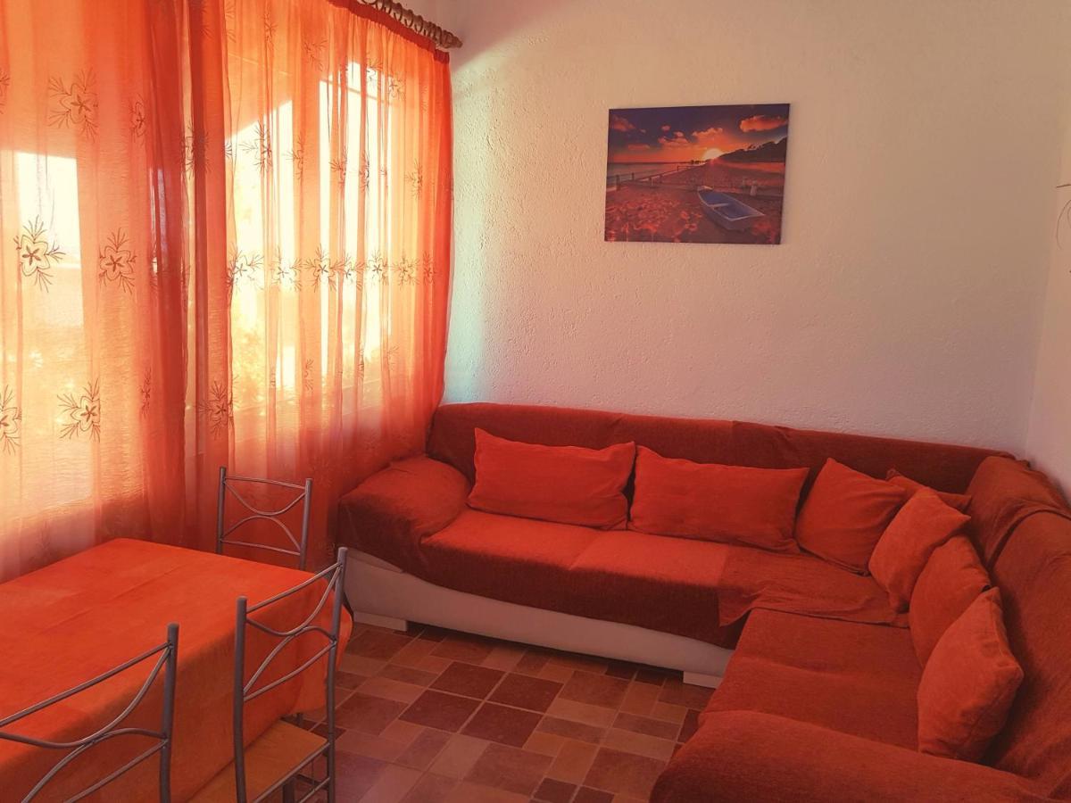 Melina'S Apartments Kalavárda Екстериор снимка